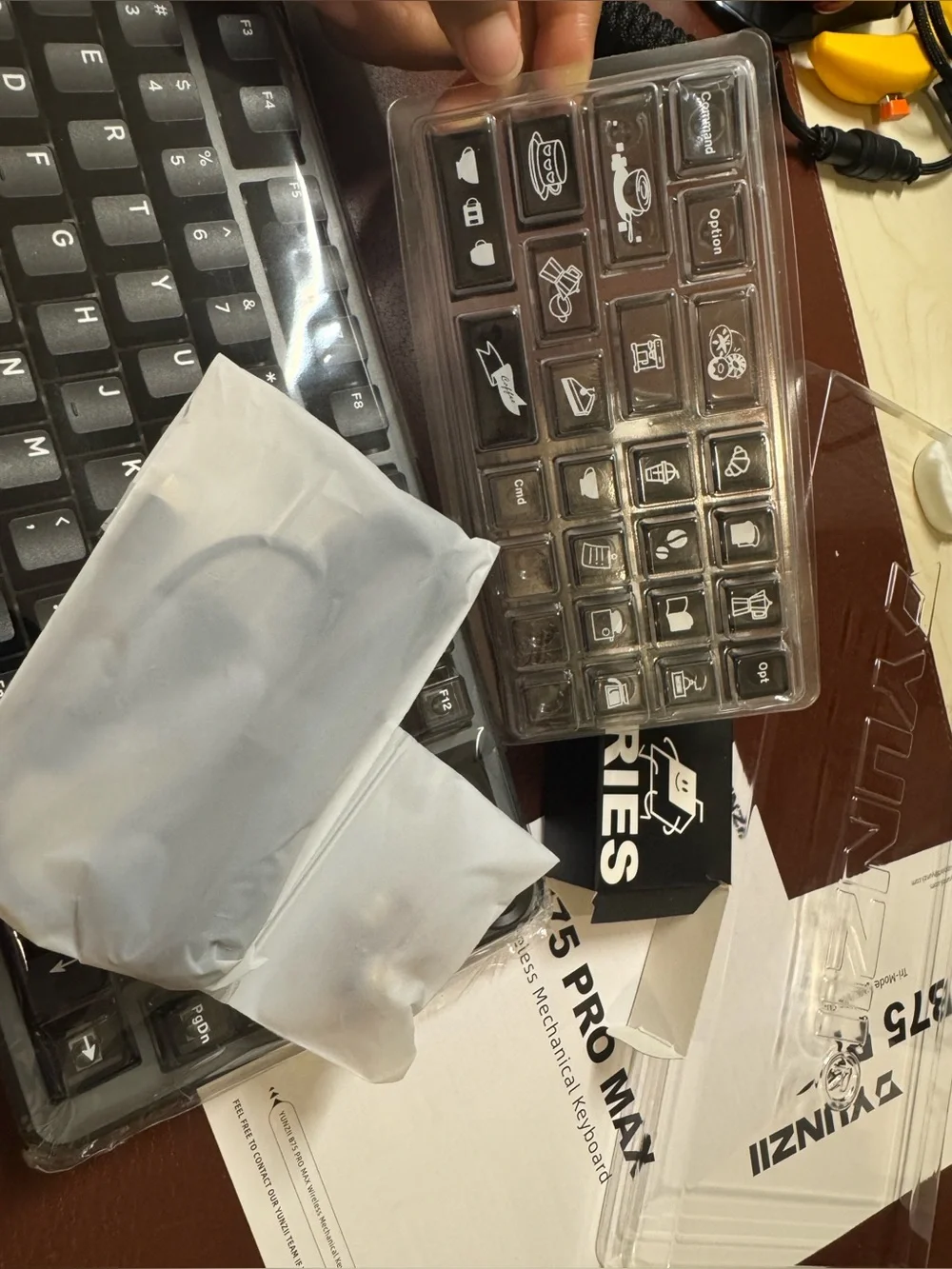 YUNZII B75 PRO MAX Hot Swappable Mechanical Keyboard: CocoaCream V2 Switch